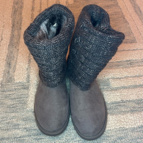 Comfy Boots - Picture 1 of 4